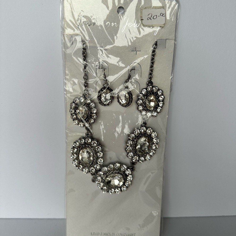 Necklace earring set costume jewelry